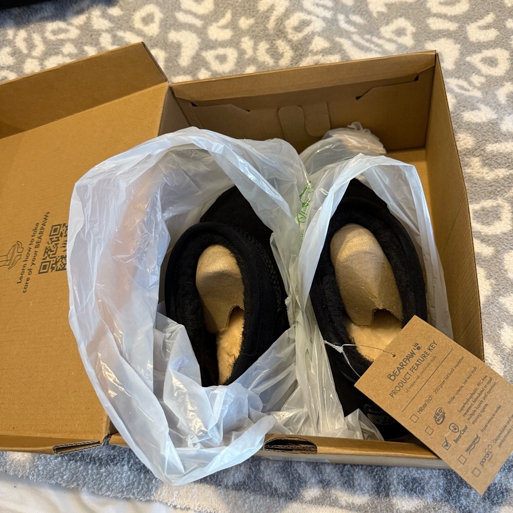 NWT. BearPaw Black Super Shorty Ankle Boots - Picture 8 of 8
